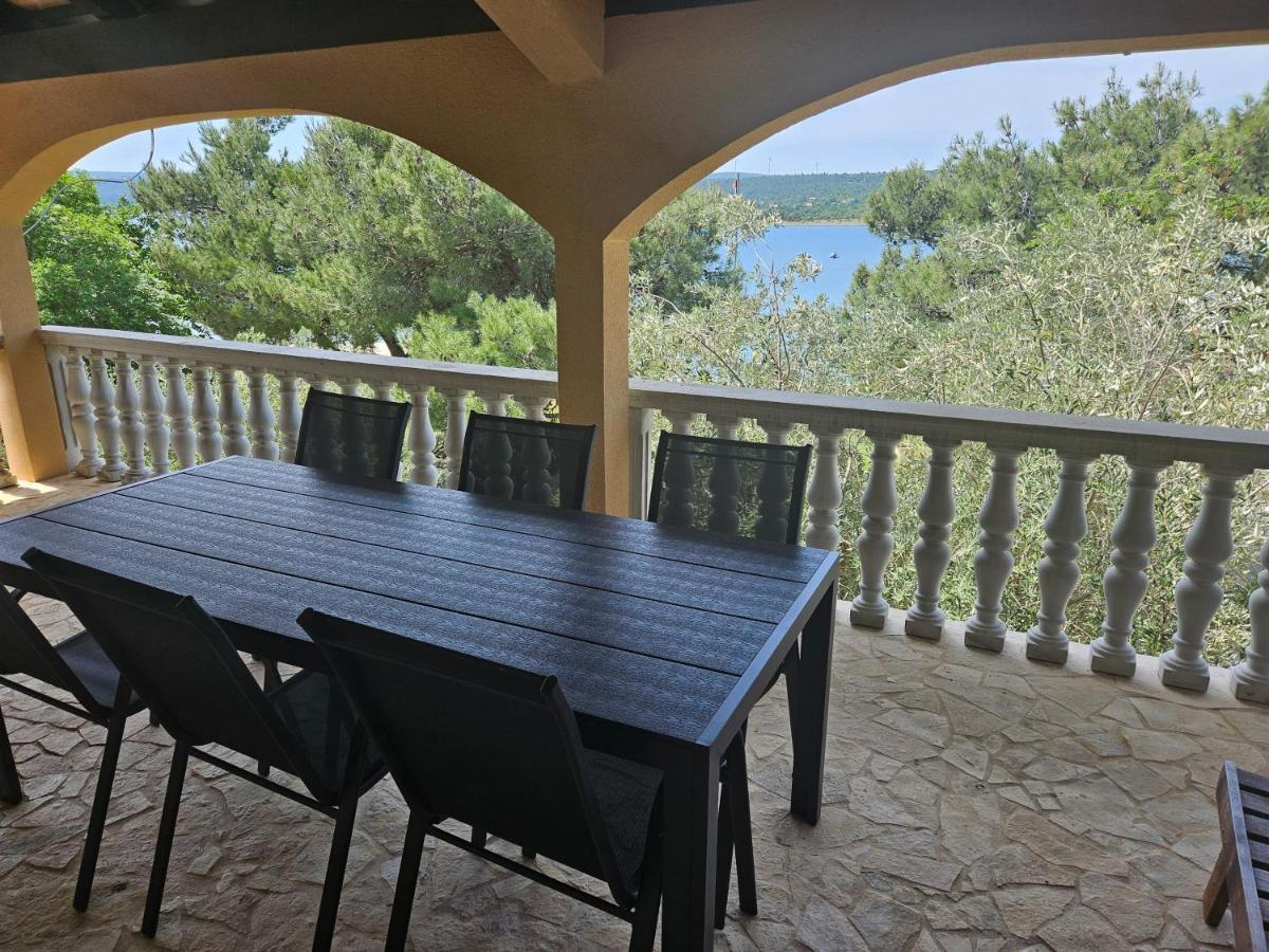 Villa Punta Blava: Beachfront Family Retreat with Sea Views Obrovac Exterior photo