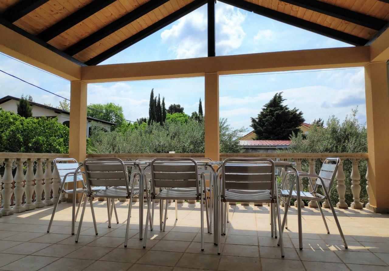 Villa Punta Blava: Beachfront Family Retreat with Sea Views Obrovac Exterior photo