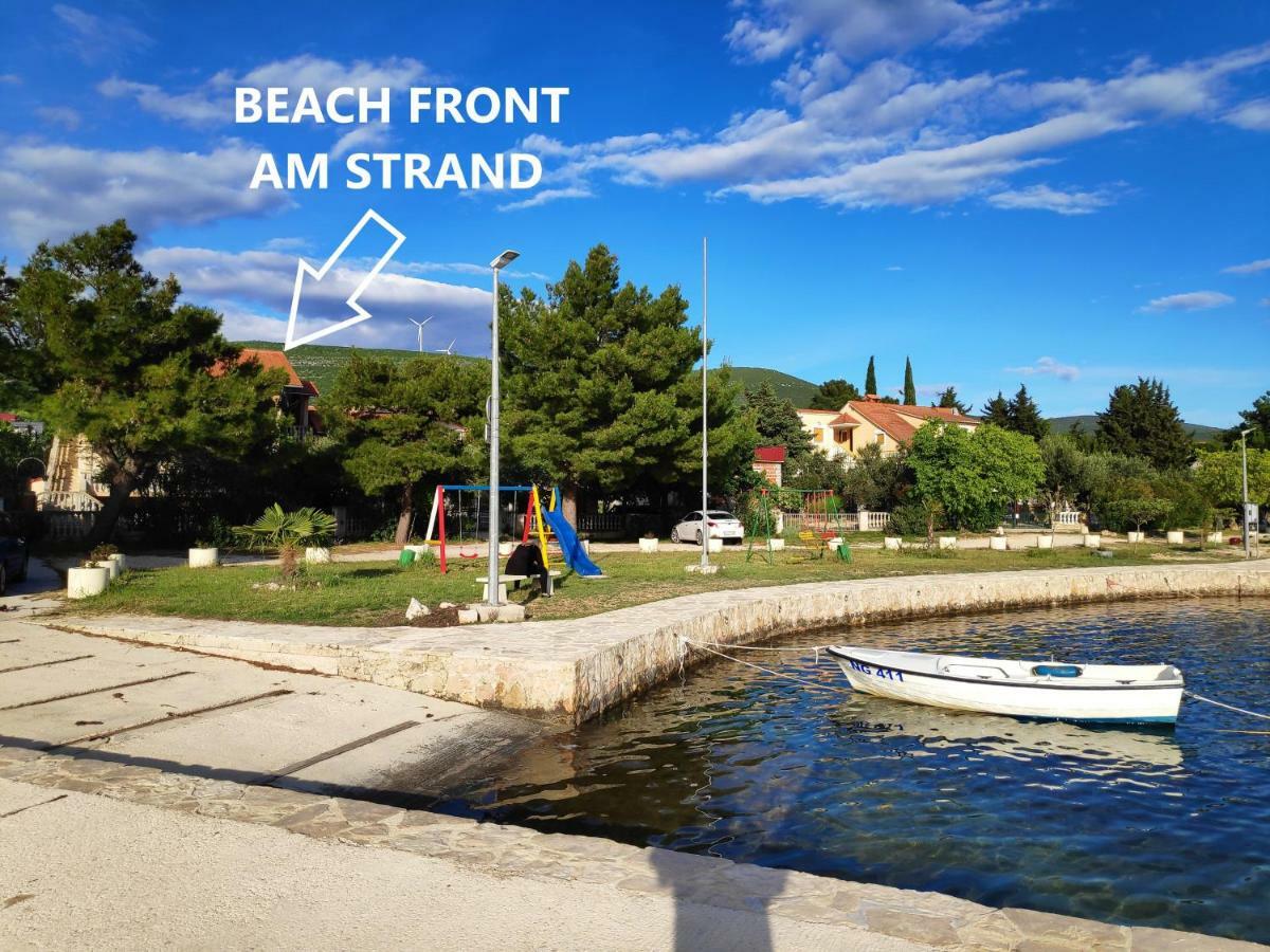 Villa Punta Blava: Beachfront Family Retreat with Sea Views Obrovac Exterior photo