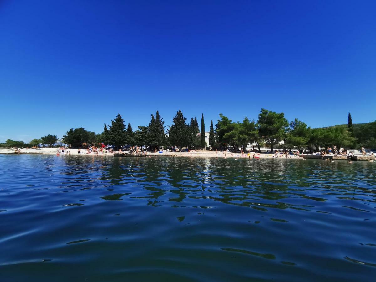Villa Punta Blava: Beachfront Family Retreat with Sea Views Obrovac Exterior photo