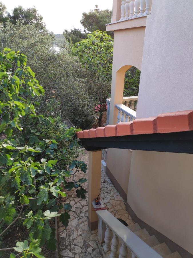 Villa Punta Blava: Beachfront Family Retreat with Sea Views Obrovac Exterior photo
